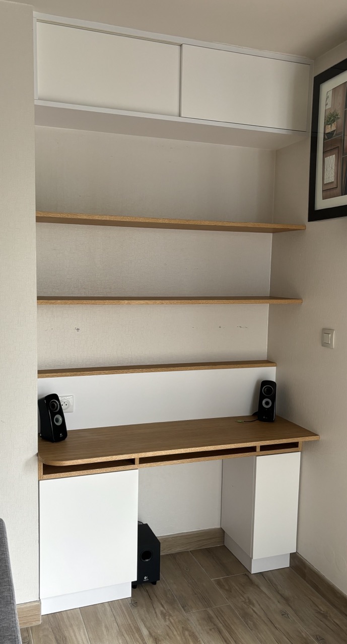 Aménagement de niche par un espace bureau sur mesure Aménagement de niche par un espace bureau sur mesure